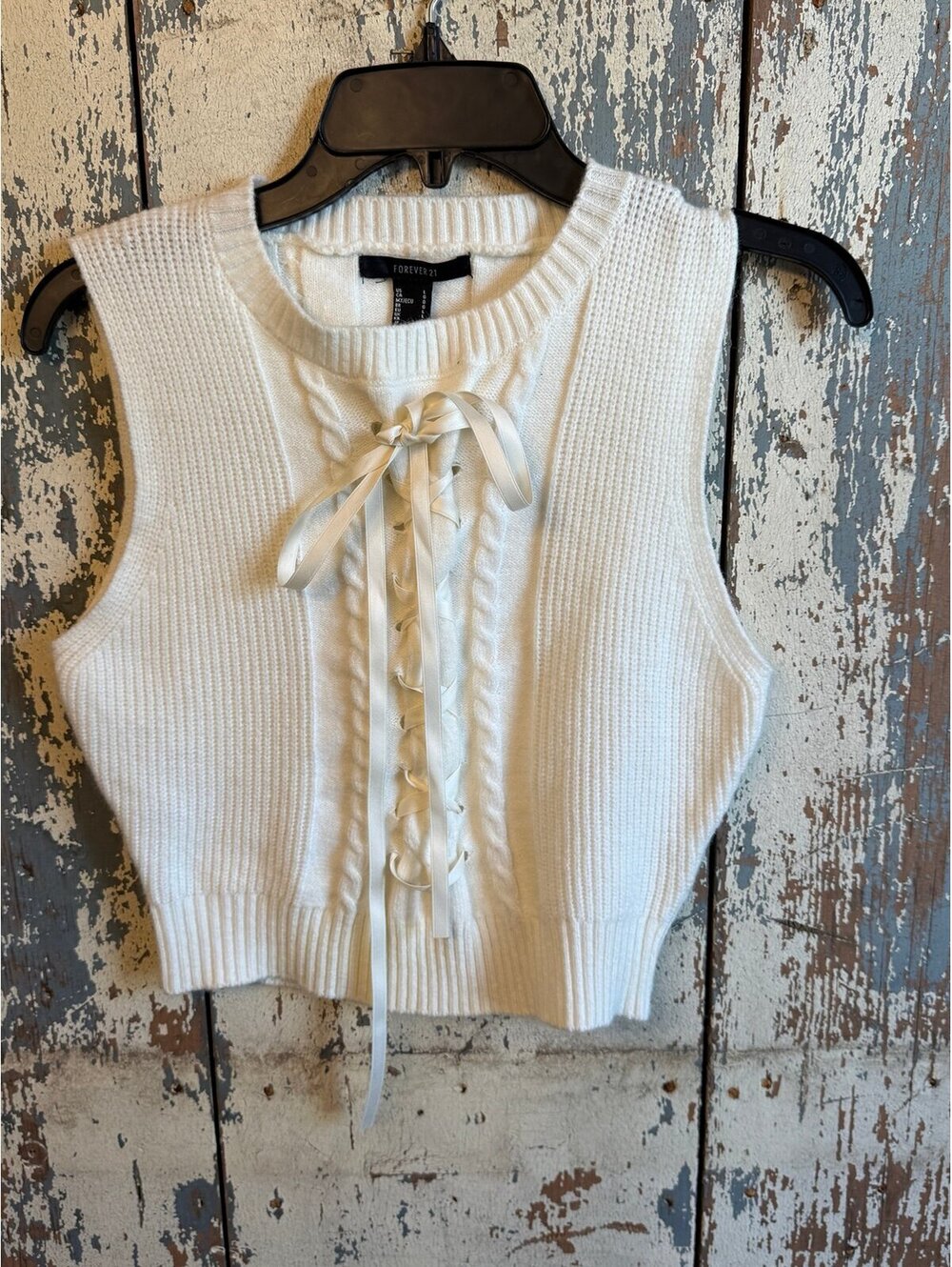 Forever 21 cable knit ribbon sweater vest size large(runs small)